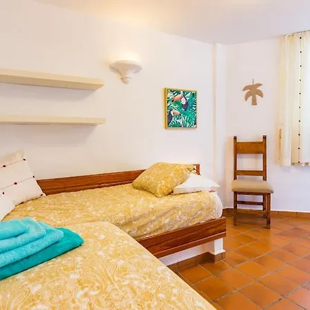 Chateau Morro 4 アパート